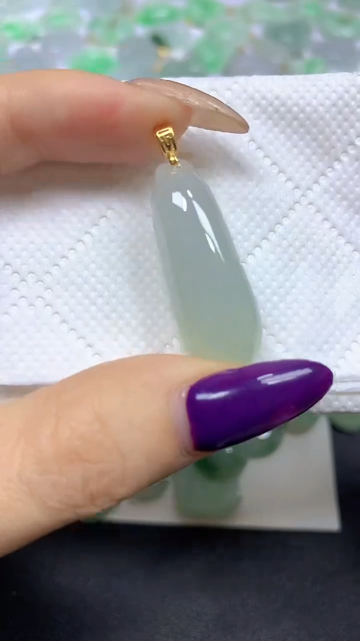 颈饰未镶嵌翡翠 