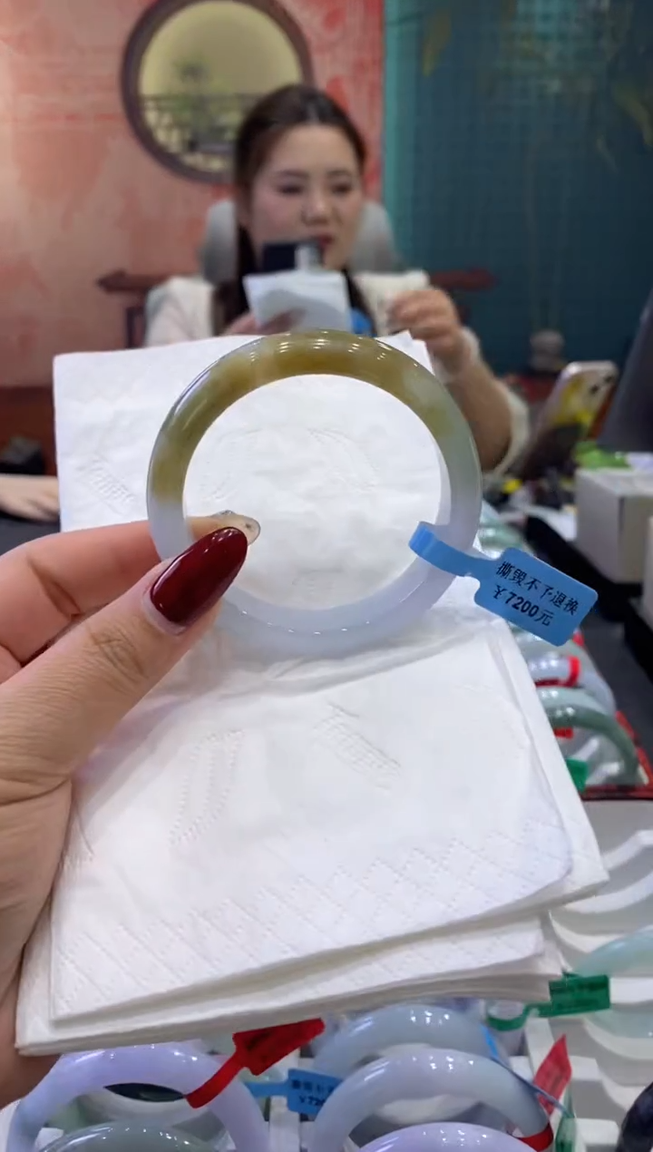【闪购商品】翡翠手镯未镶嵌多人005190