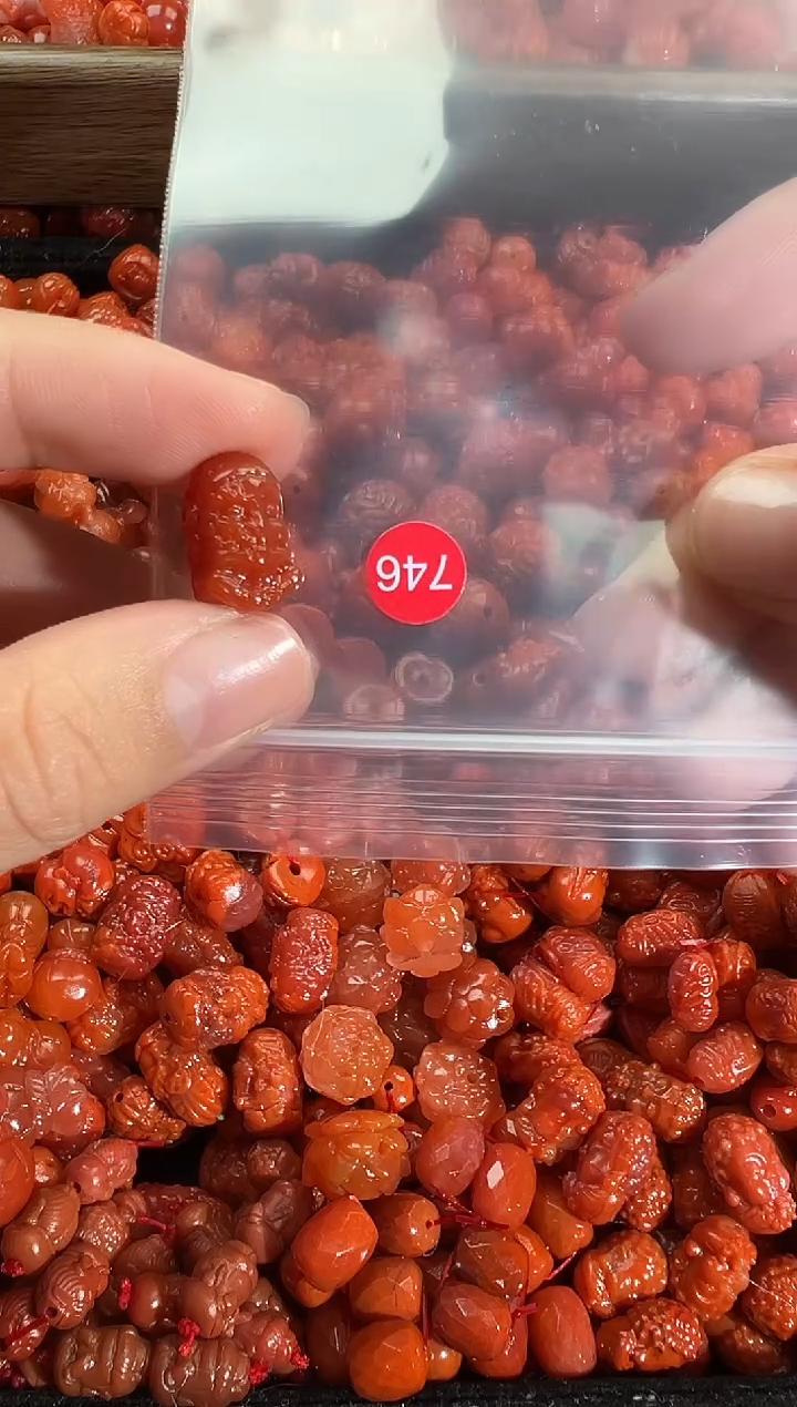 颈饰未镶嵌南红玛瑙1