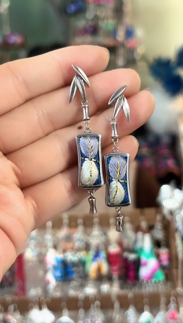 彩云南阁非遗老绣苗银饰品620