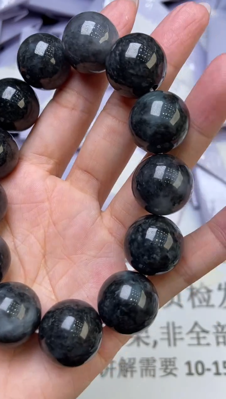 翡翠挂件未镶嵌316688    /多样性发一件