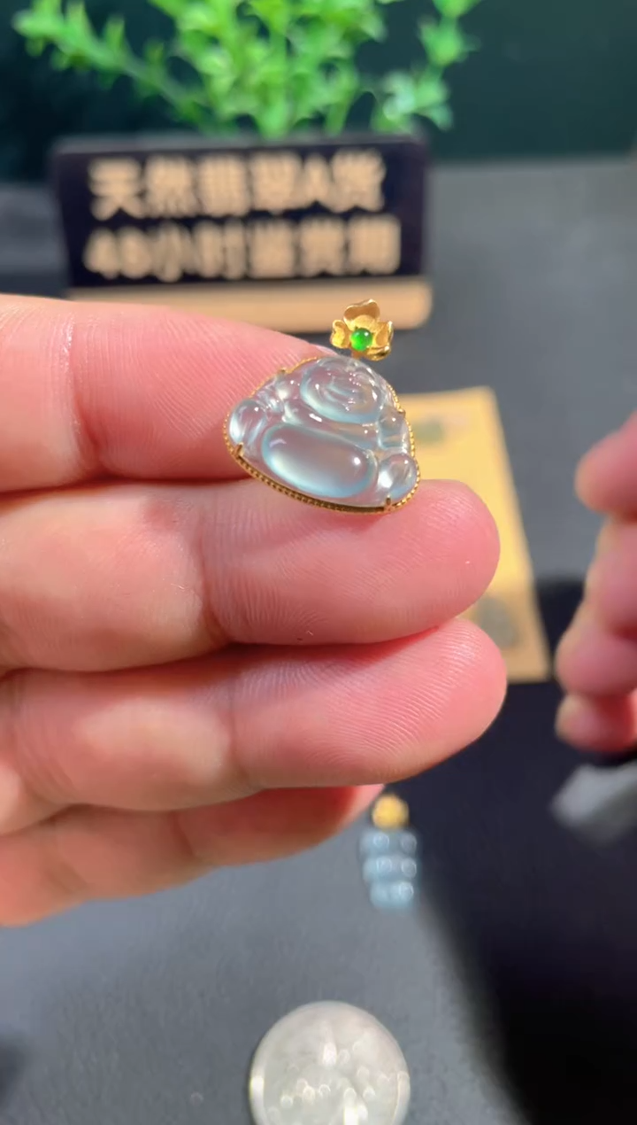 颈饰18K金镶嵌翡翠基地发货