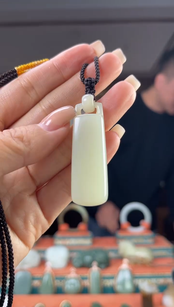 颈饰未镶嵌和田玉佩佩