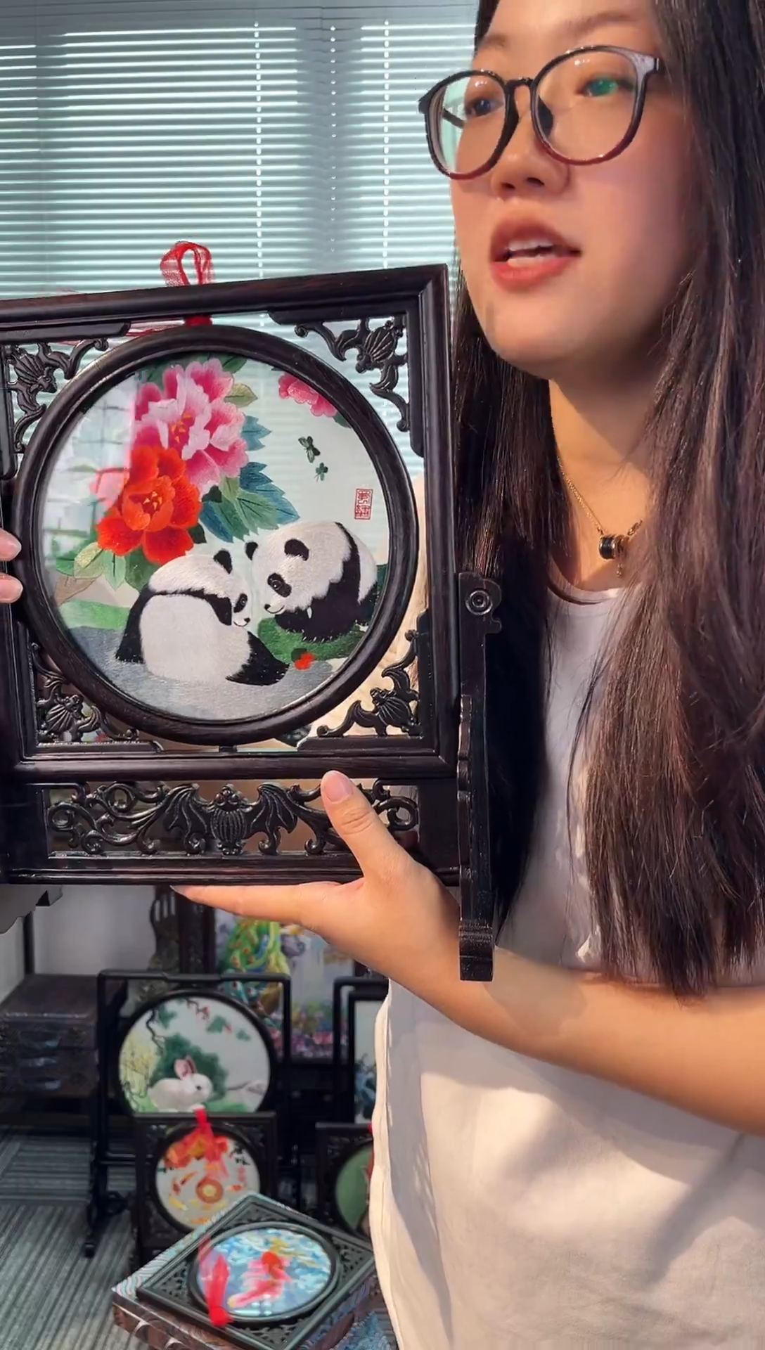 织绣以芊手扇摆台