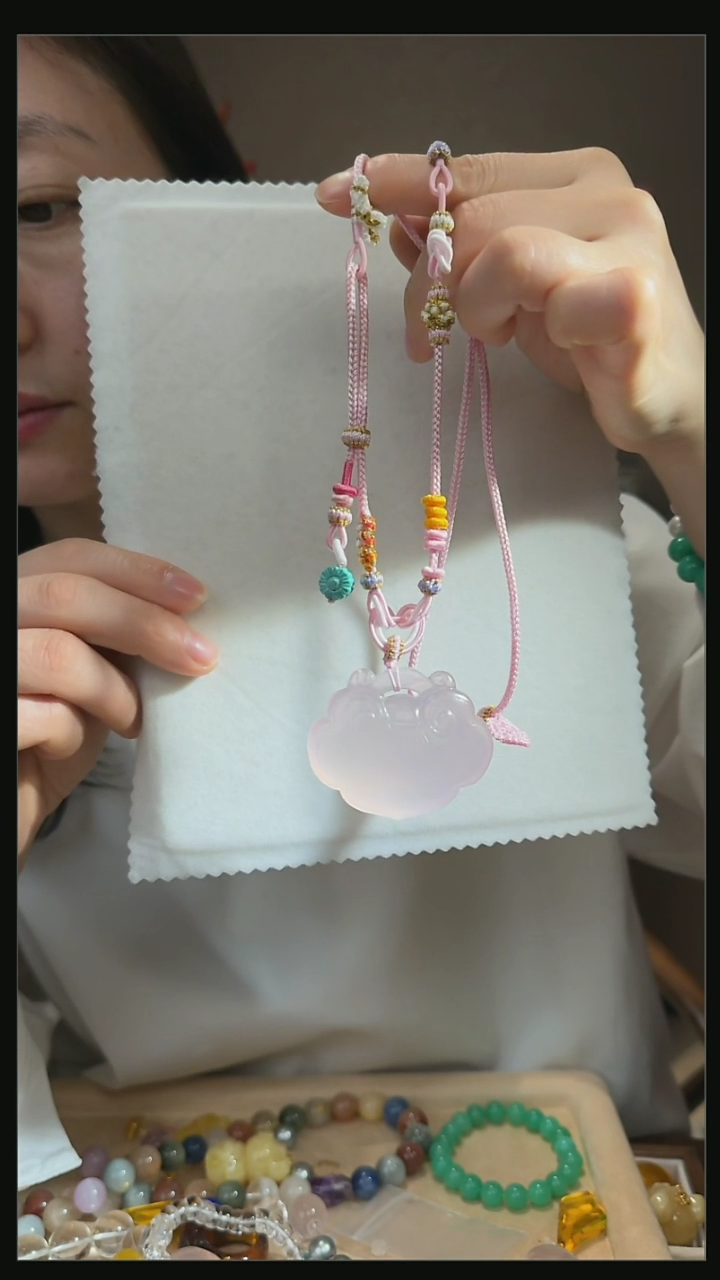 【闪购商品】水晶吊坠(不含链)未镶嵌天然莫桑比克粉水晶吊坠赠编绳