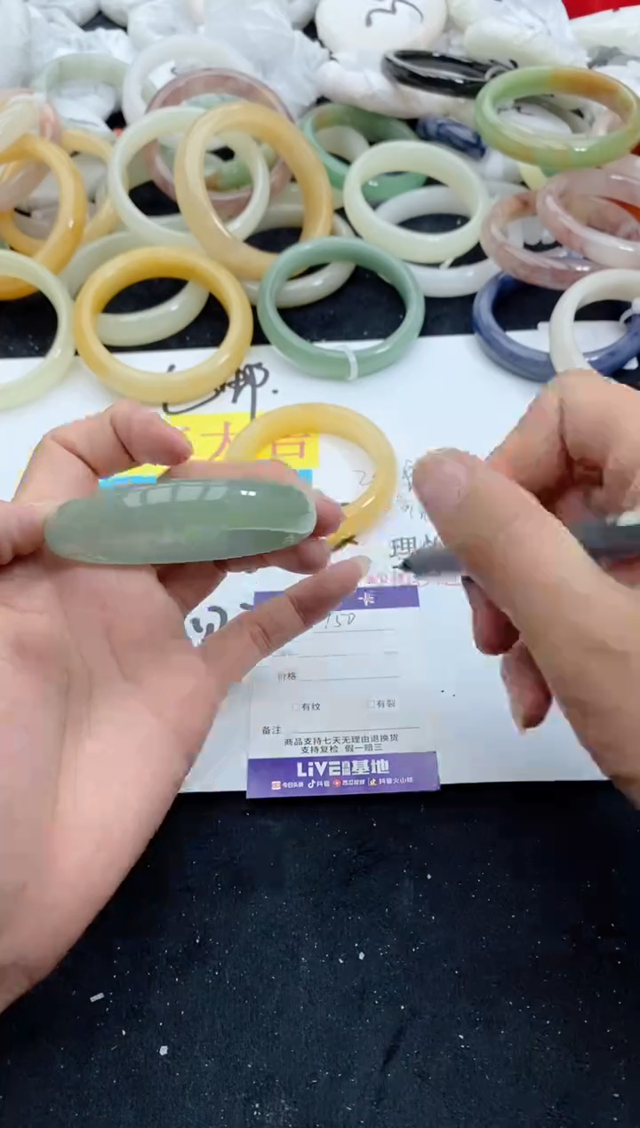 【闪购商品】石英质玉手镯未镶嵌150