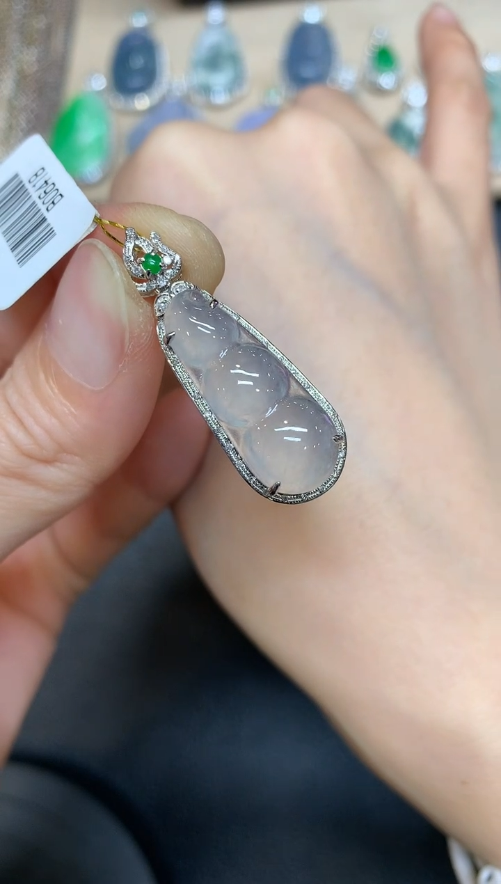 【闪购商品】翡翠吊坠(不含链)18K金镶嵌福豆【无服务费多样性发其一