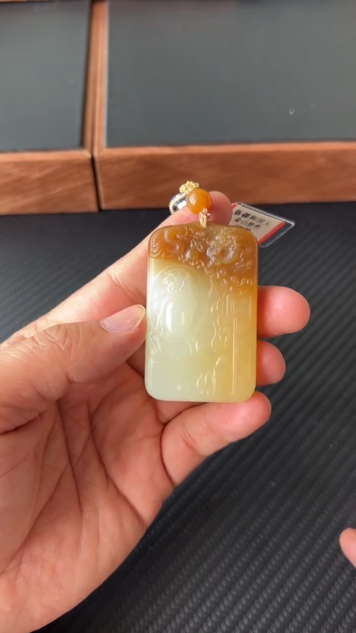 【闪购商品】和田玉吊坠(赠链)未镶嵌且末金山微色差