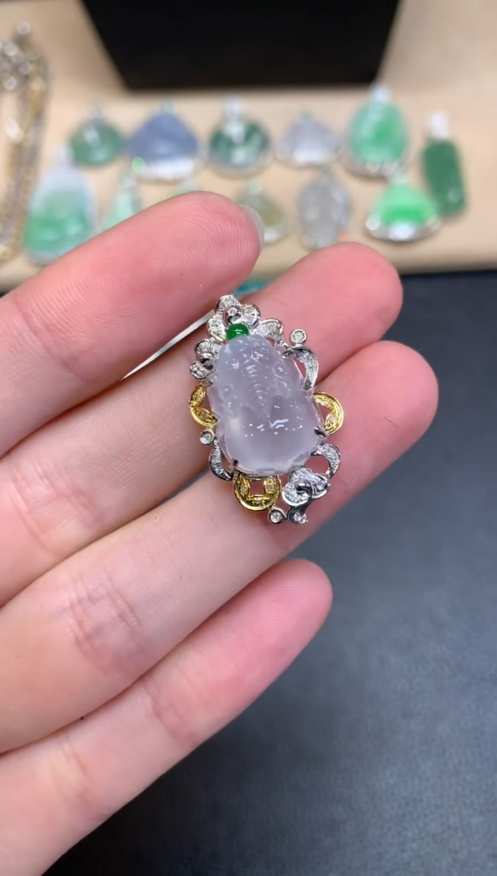 【闪购商品】翡翠颈饰18K金镶嵌貔貅【无服务费】