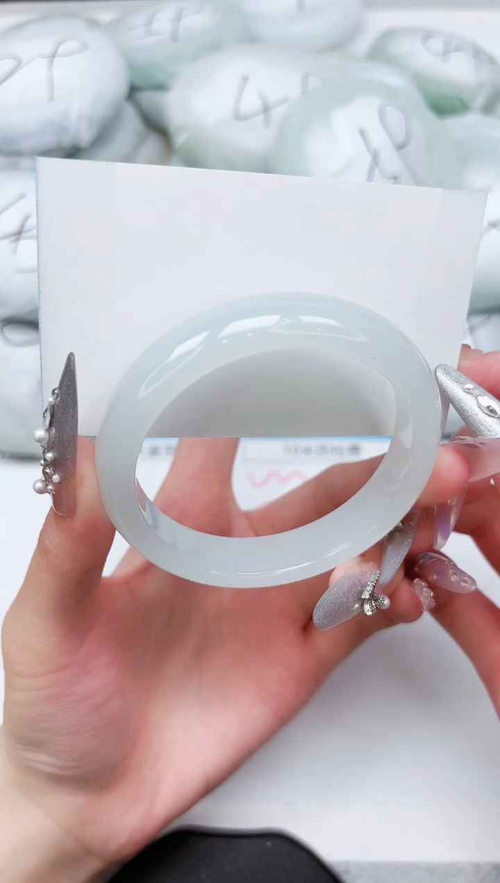 石英质玉手镯未镶嵌180-56