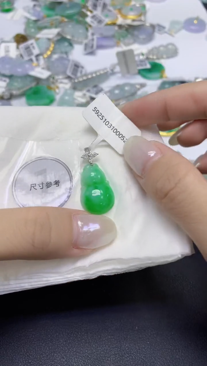 颈饰18K金镶嵌翡翠天然缅甸翡翠A货百元以上9元证书费自理