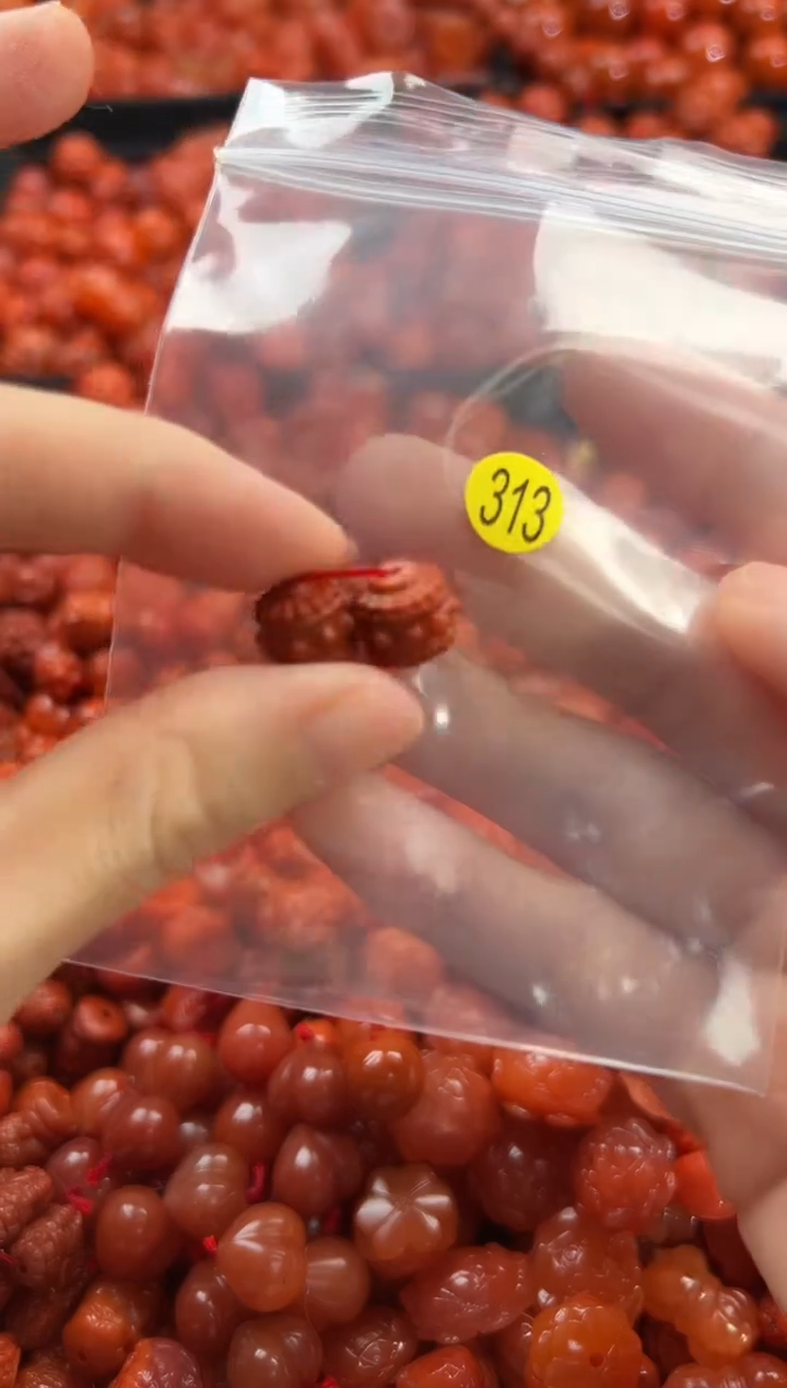 颈饰未镶嵌南红玛瑙1