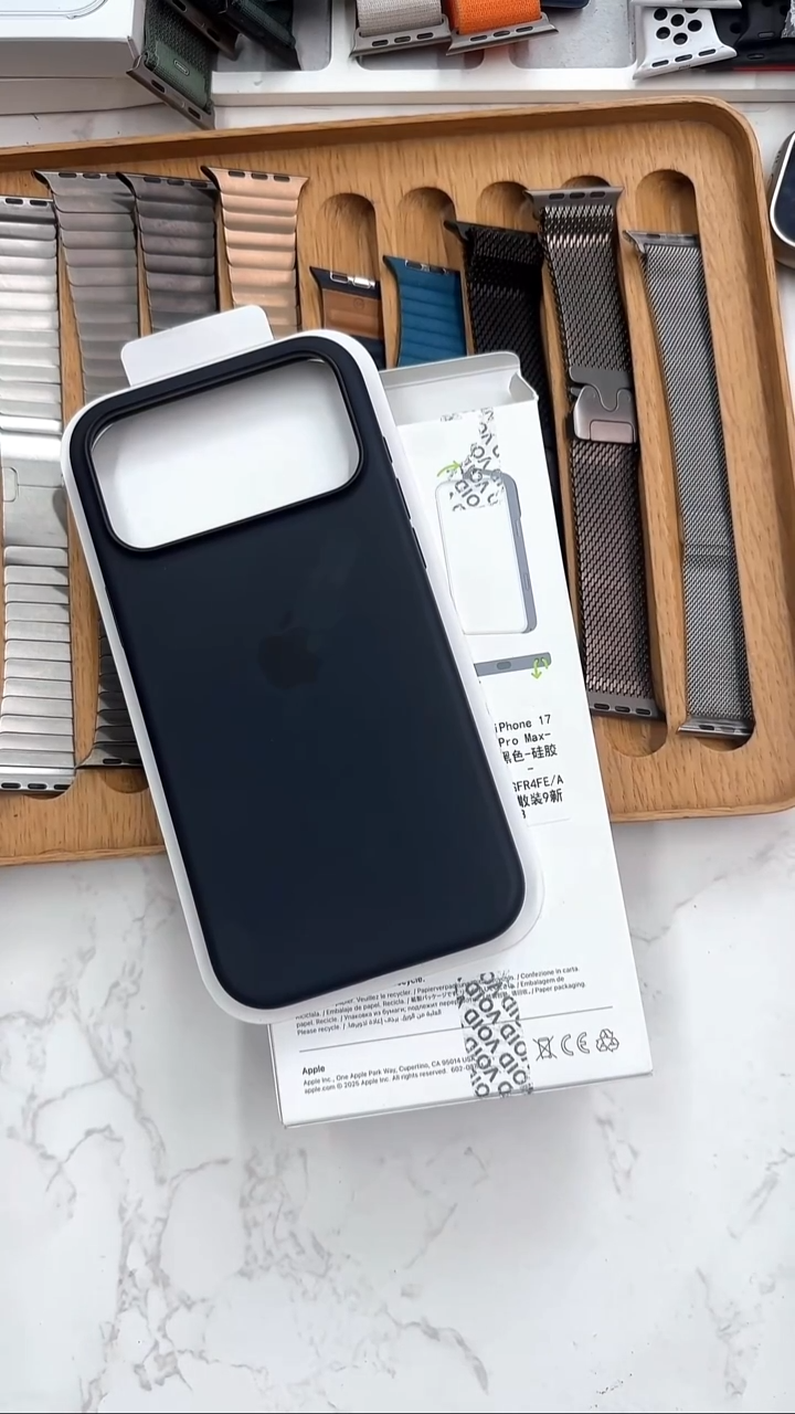 准新品春*17pm 黑色液态硅胶 9新 