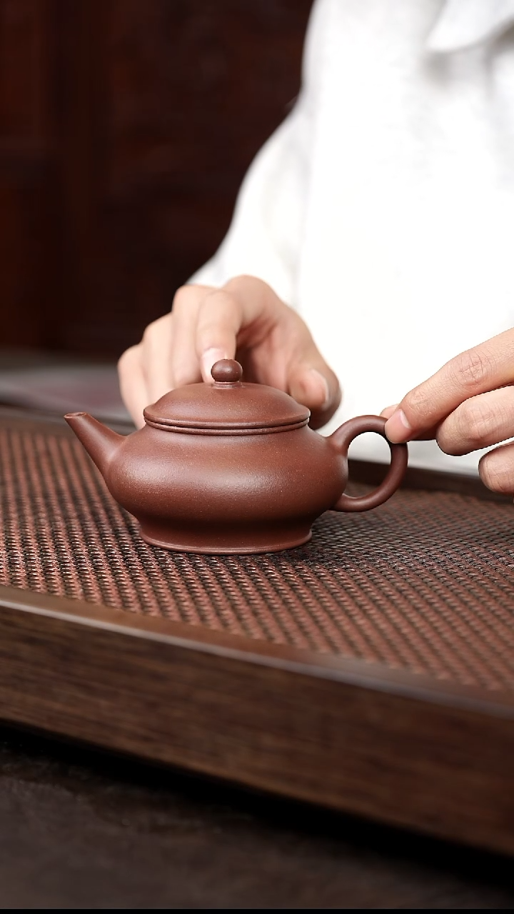 茶壶紫砂紫泥孟成水平