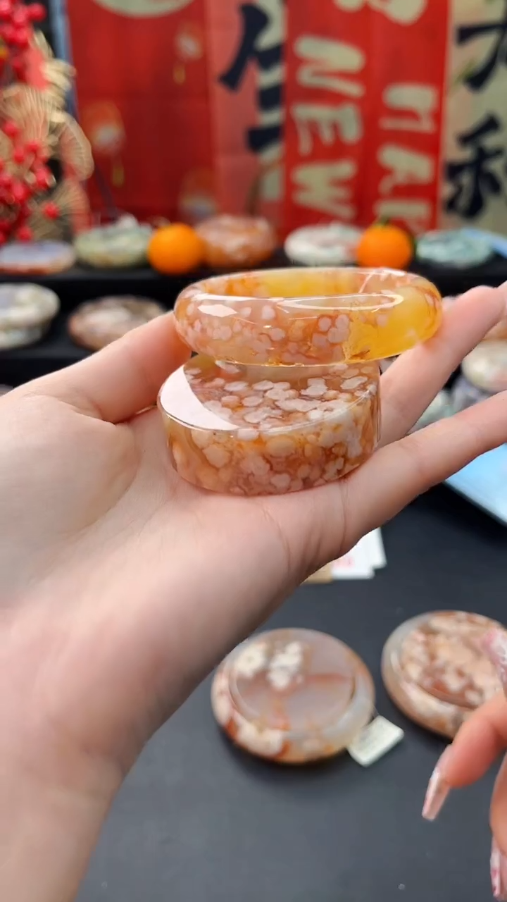 【闪购商品】石英质玉手镯未镶嵌赠送镯心（52+圈口）