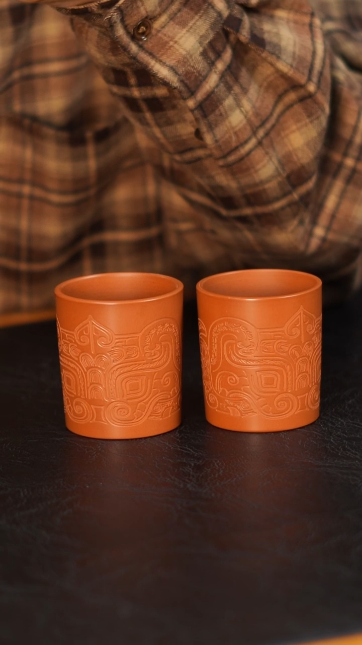 云水山涧建水紫陶微瑕 复烧主人杯 一对 饕餮纹 008