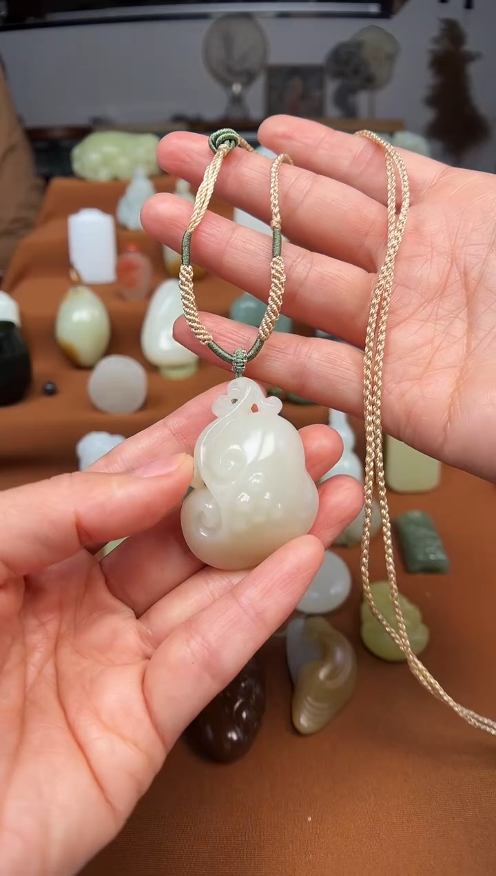颈饰未镶嵌和田玉再***窗如意