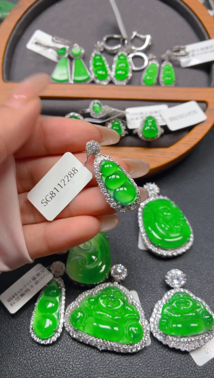 银S925镶嵌翡翠耳饰1