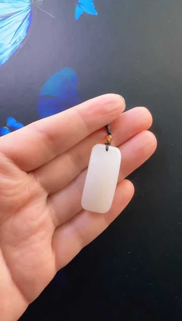 颈饰未镶嵌和田玉吊坠