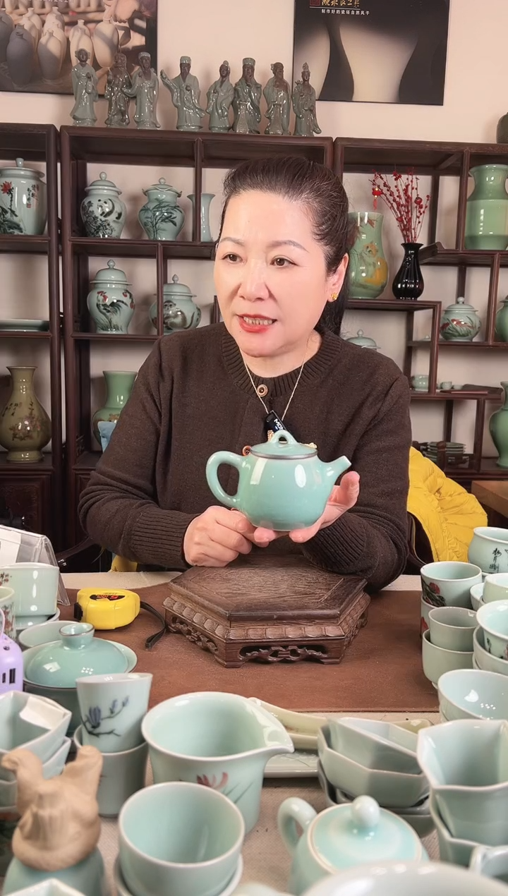 青瓷 天青 壶（盖子祥云）