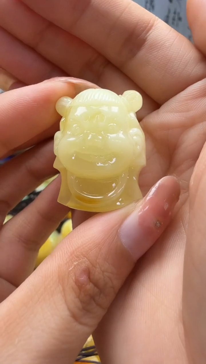 裸石琥珀未镶嵌如图
