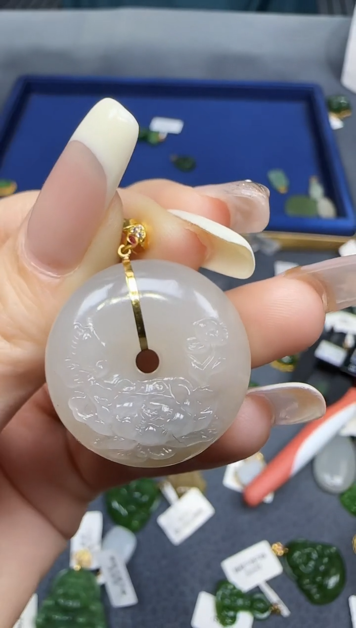 【闪购商品】和田玉挂件18K金镶嵌1