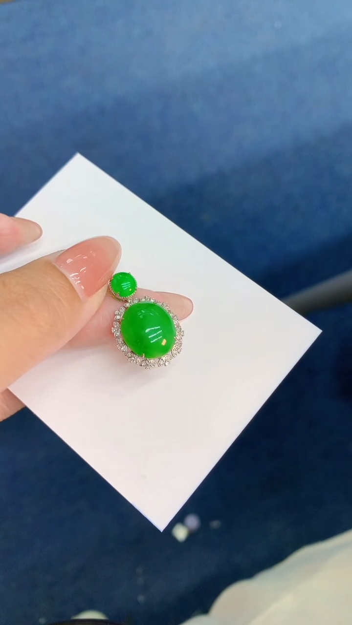 翡翠18K金镶嵌颈饰          1
