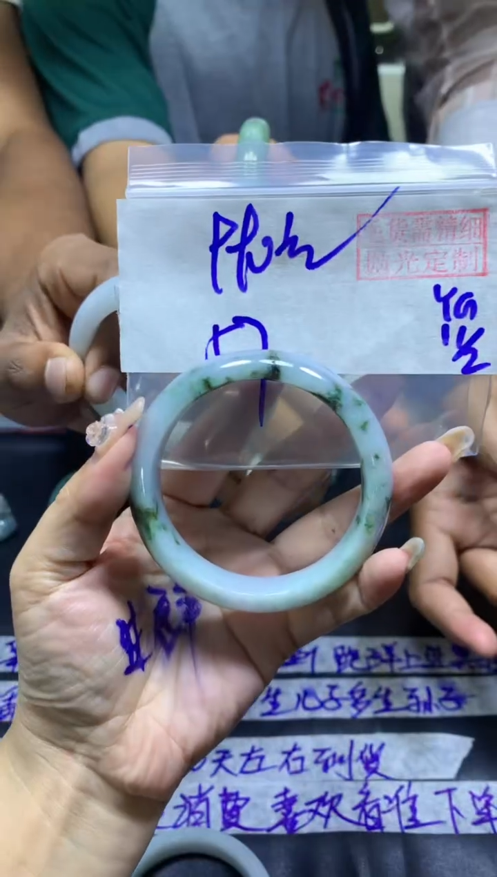 【闪购商品】定制翡翠未镶嵌手镯57#990元毛货需精细抛光