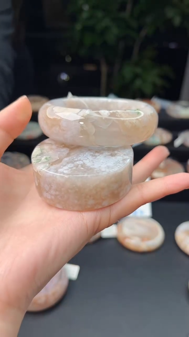 【闪购商品】石英质玉手镯未镶嵌赠送镯心（59+圈口）无证书