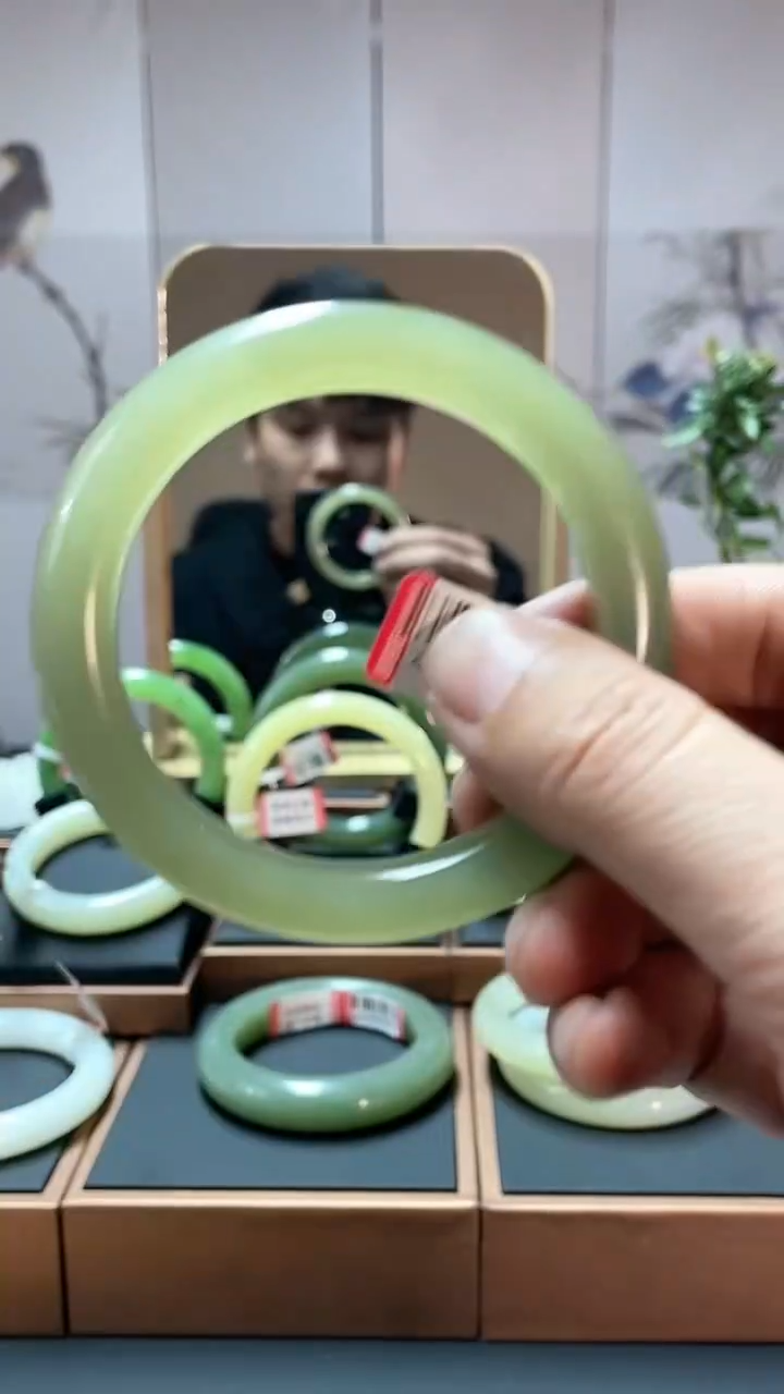 【闪购商品】和田玉手镯未镶嵌59湖水绿