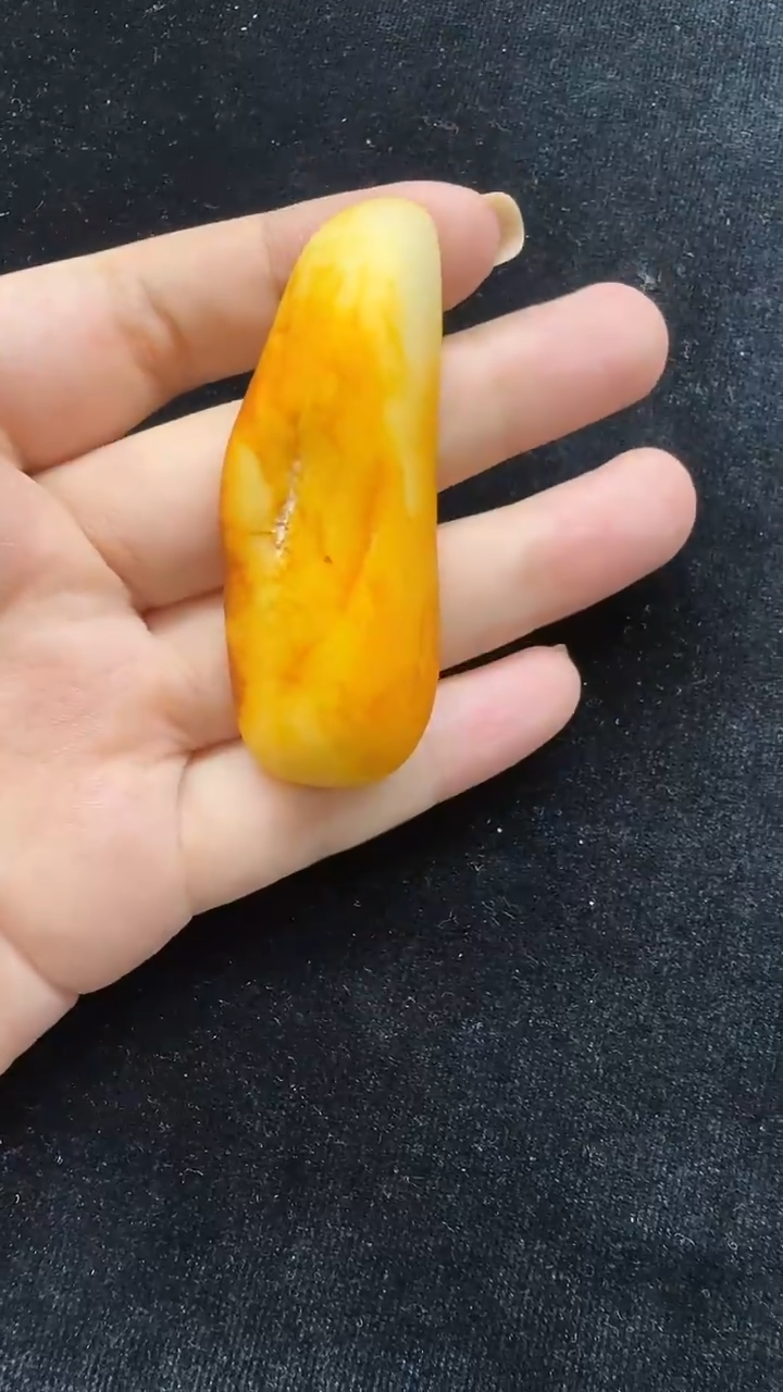 和田玉未镶嵌吊坠(不含链)824克重35.9克