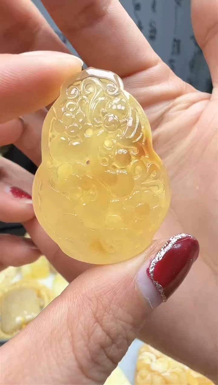 【闪购商品】琥珀裸石未镶嵌挂坠