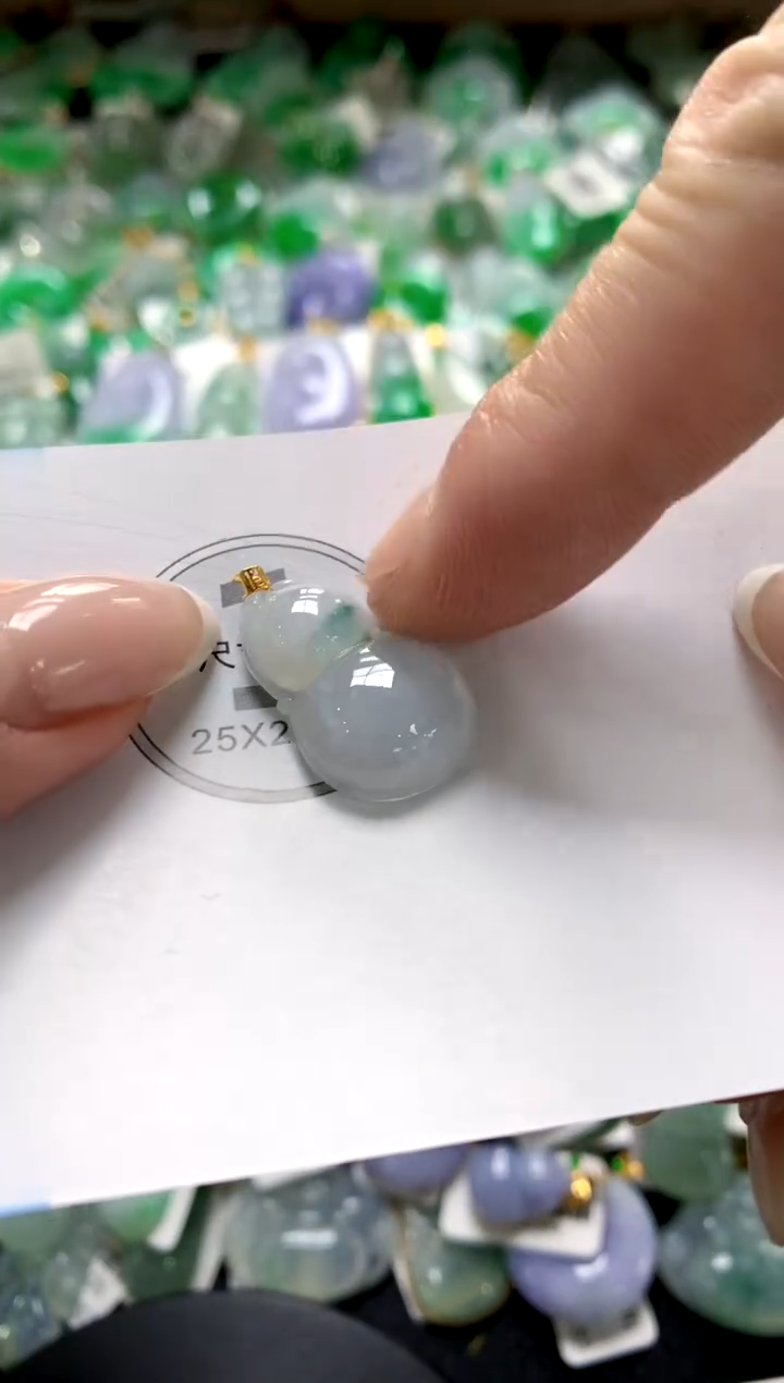 翡翠18K金镶嵌颈饰1111111111111111