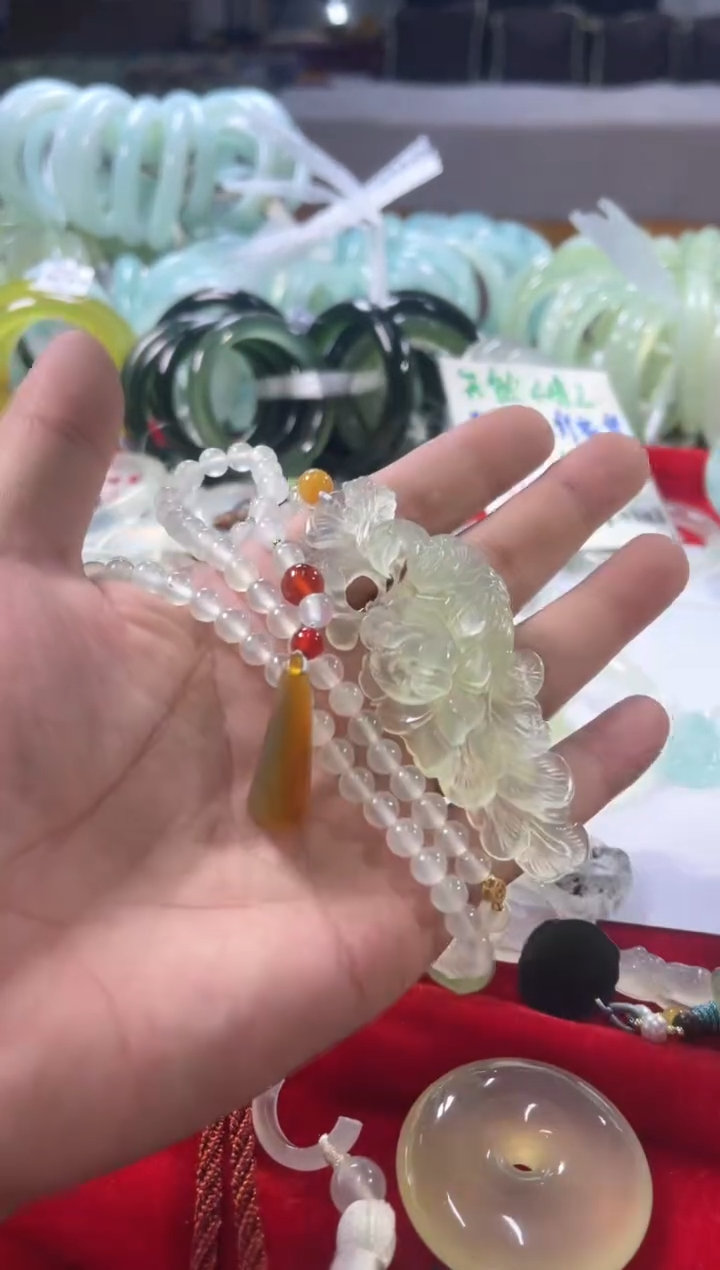 未镶嵌蛇纹石玉颈饰11