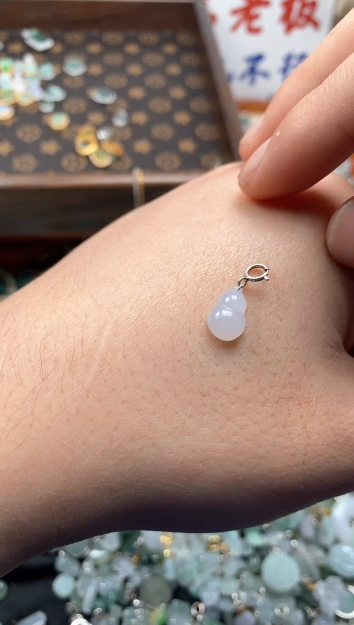 【闪购商品】翡翠颈饰未镶嵌哥哥