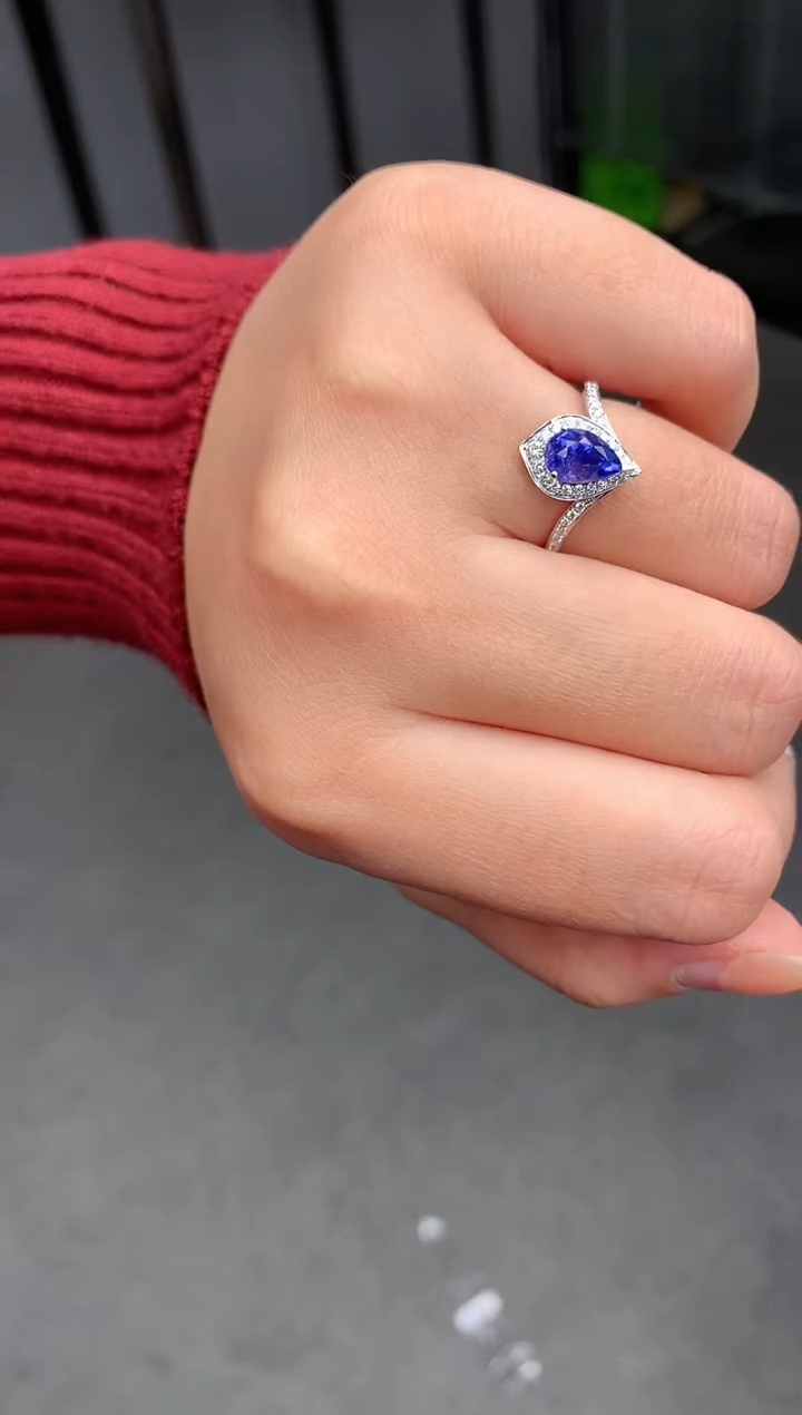 【闪购商品】蓝宝石戒指18K金镶嵌皇家蓝戒指