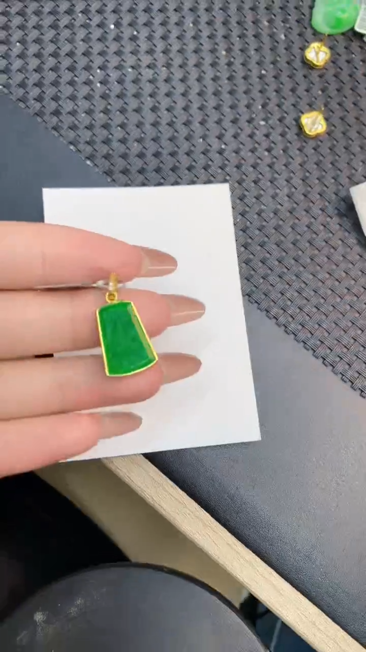 颈饰未镶嵌翡翠1