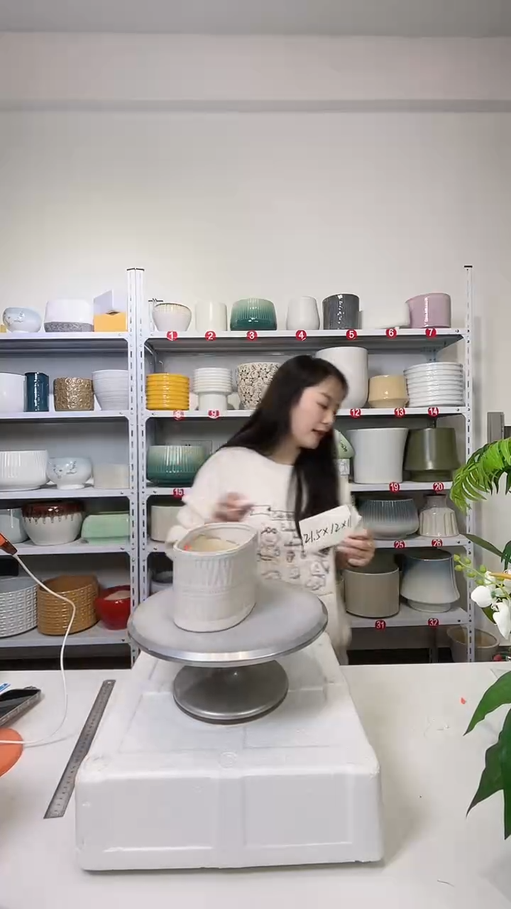 【闪购商品】陶瓷椭圆水波纹灰22*12*11（无托盘）