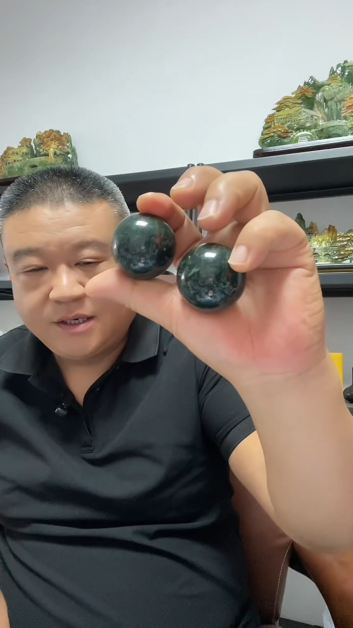蛇纹石玉未镶嵌手球一对