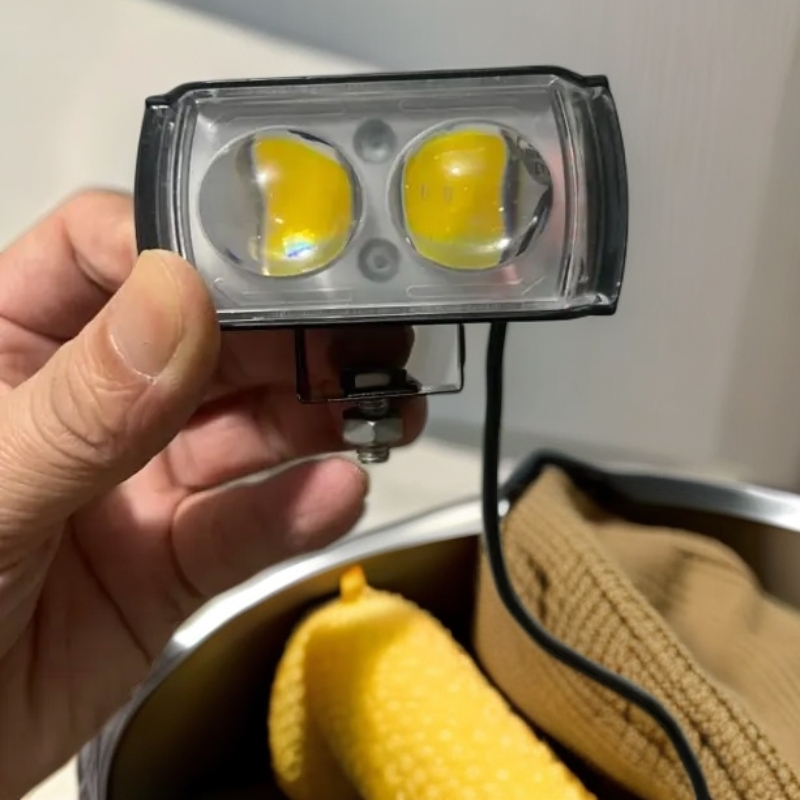 爆闪恒亮白黄切换适合12 - 85V电动车的外置LED强灯