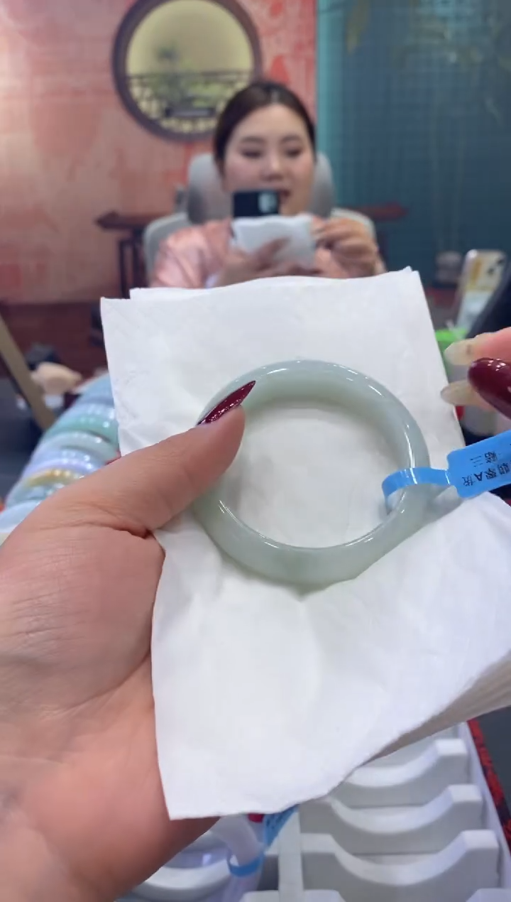 【闪购商品】翡翠手镯未镶嵌多人0010547