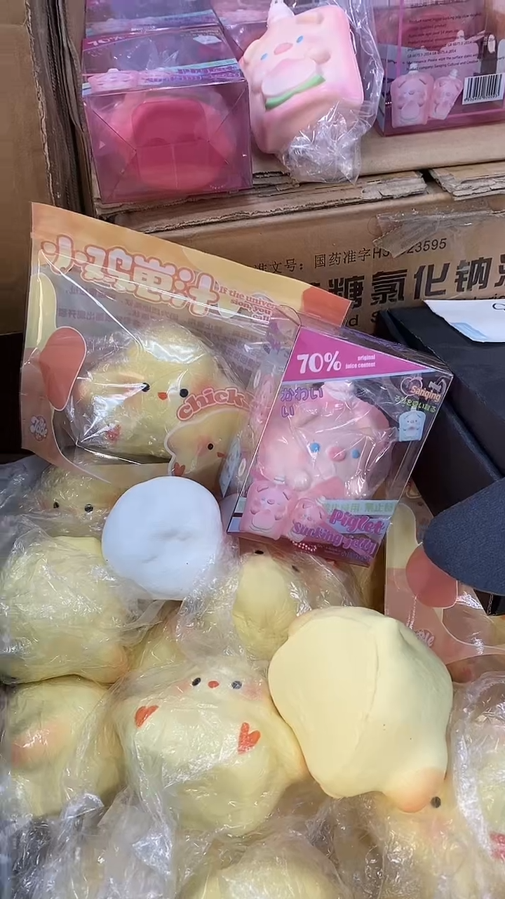 粉色猪猪吸吸冰+小鸡崽+干噎酸奶小球（灰尘变形），默认瑕疵无售后