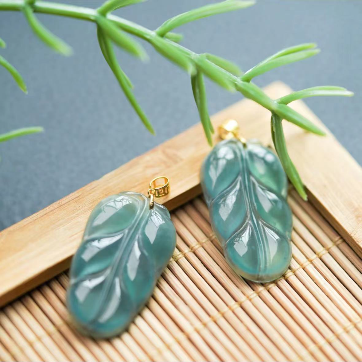 【SG】18K金天然翡翠叶子吊坠 赠链 多样发一件 FC150