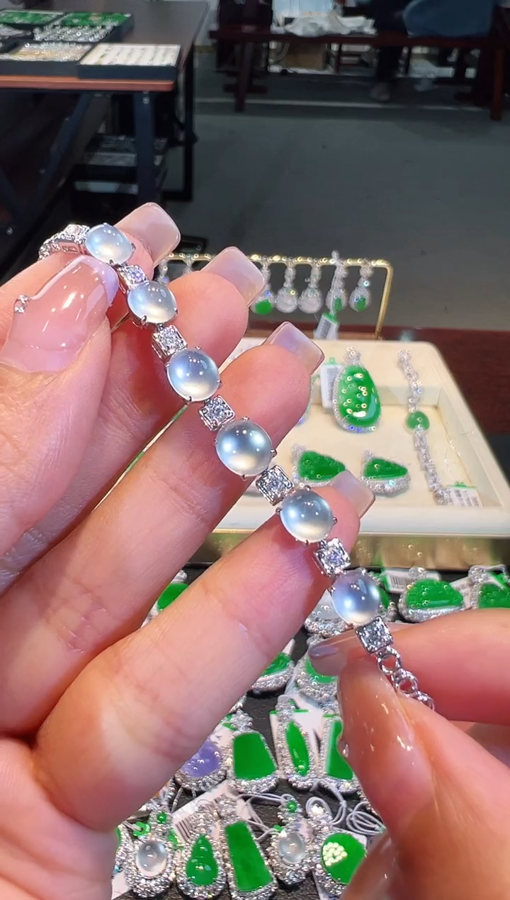 【闪购商品】翡翠手链未镶嵌翡翠