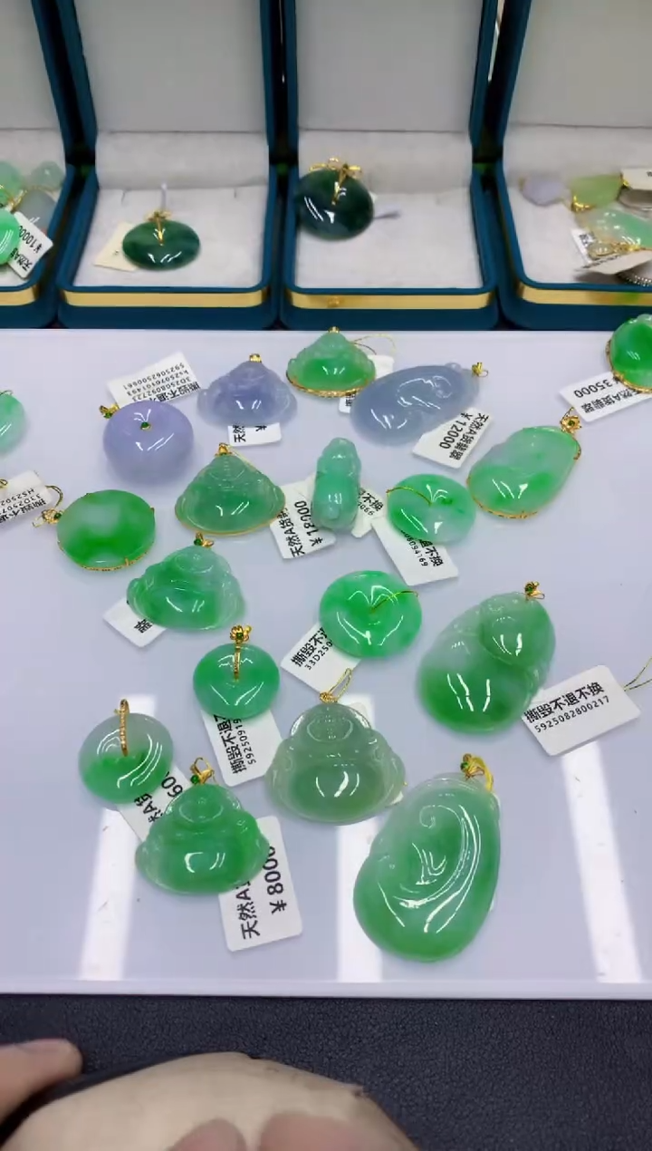 颈饰18K金镶嵌翡翠翡翠