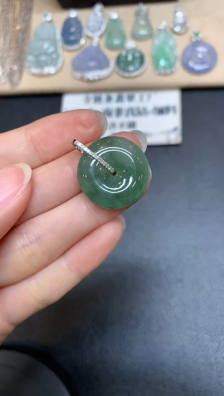 【闪购商品】翡翠颈饰18K金镶嵌平安扣【无服务费
