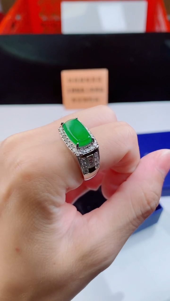 颈饰未镶嵌翡翠    ·