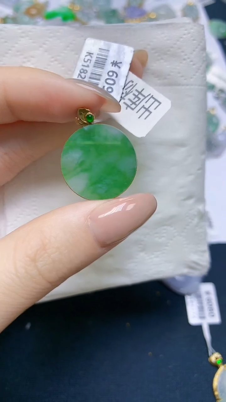 翡翠18K金镶嵌颈饰天然缅甸A货翡翠