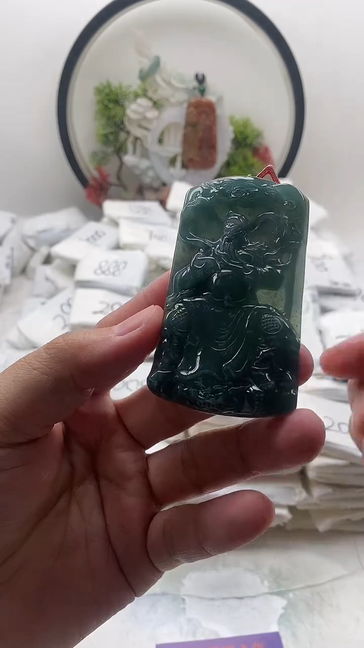 颈饰未镶嵌翡翠关公