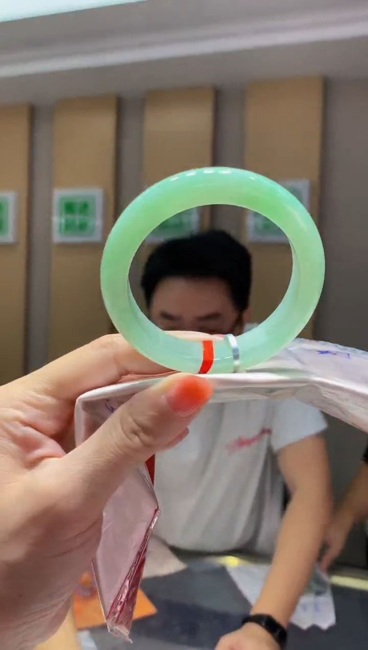 翡翠手镯未镶嵌- XX999圈口52